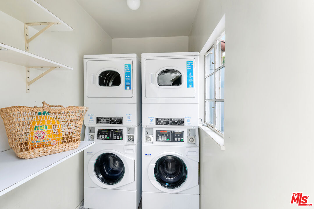 154 N Sycamore Ave Unit: 1