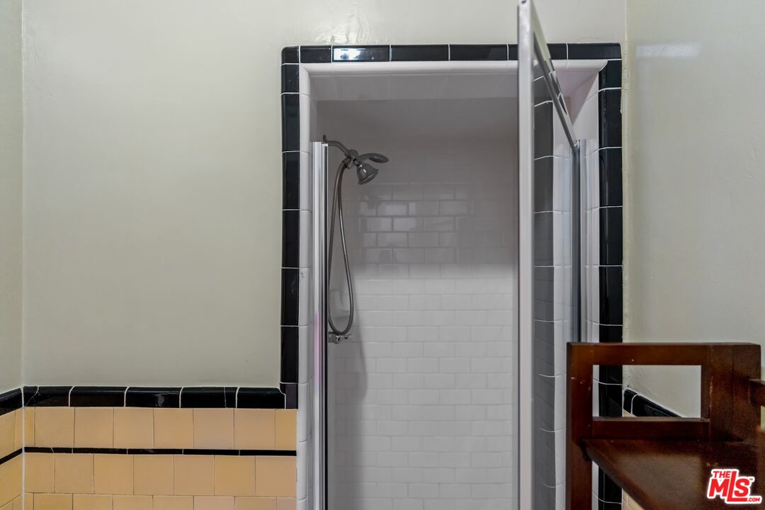 4250 Garthwaite Ave Unit: 2