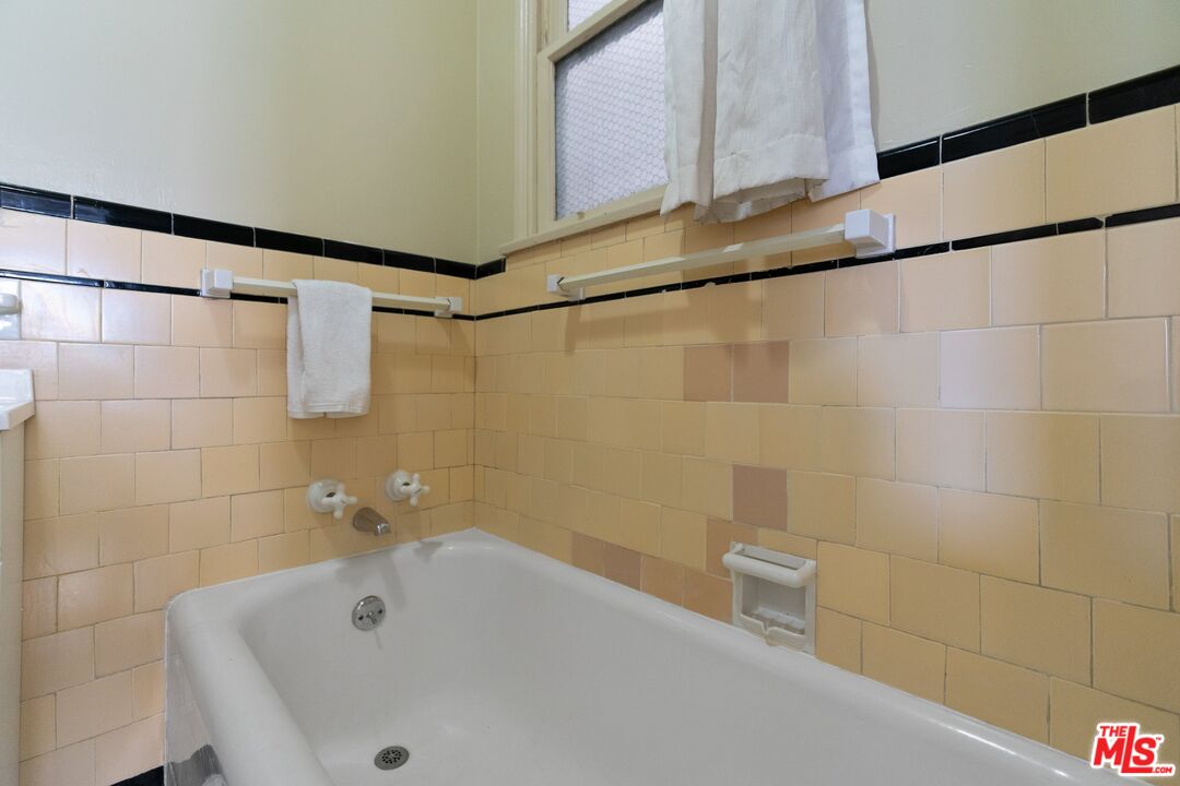 4250 Garthwaite Ave Unit: 2