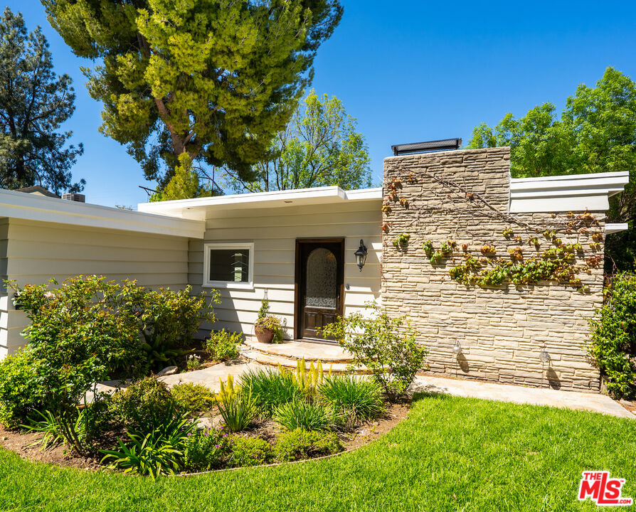 22125 Avenue Morelos