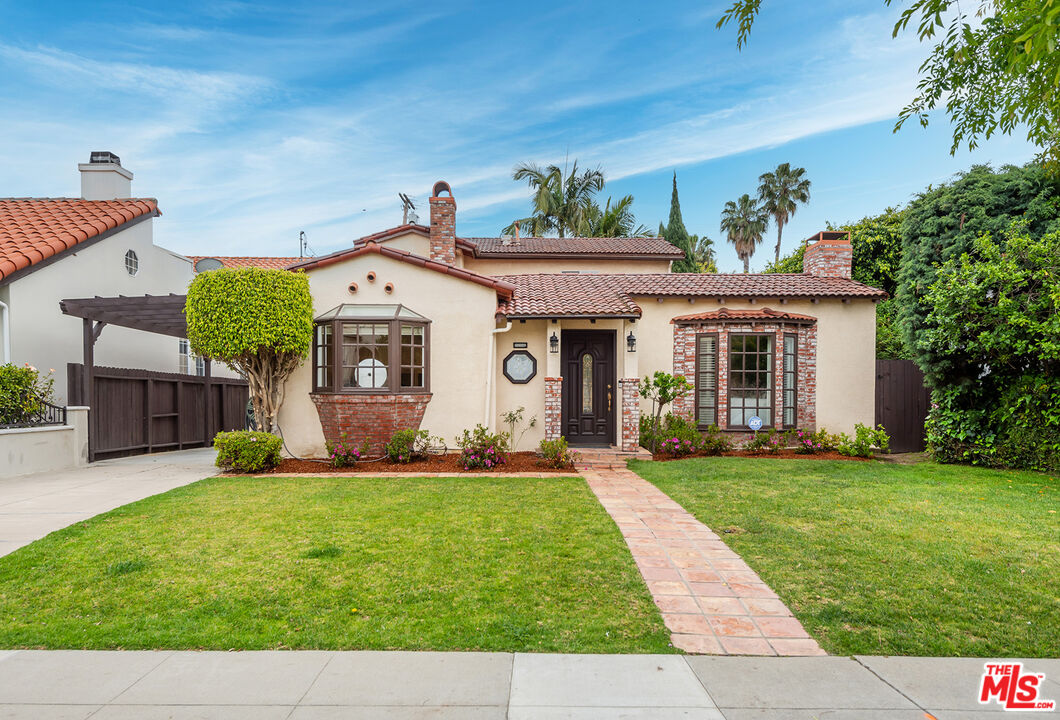 128 S Hamel Dr