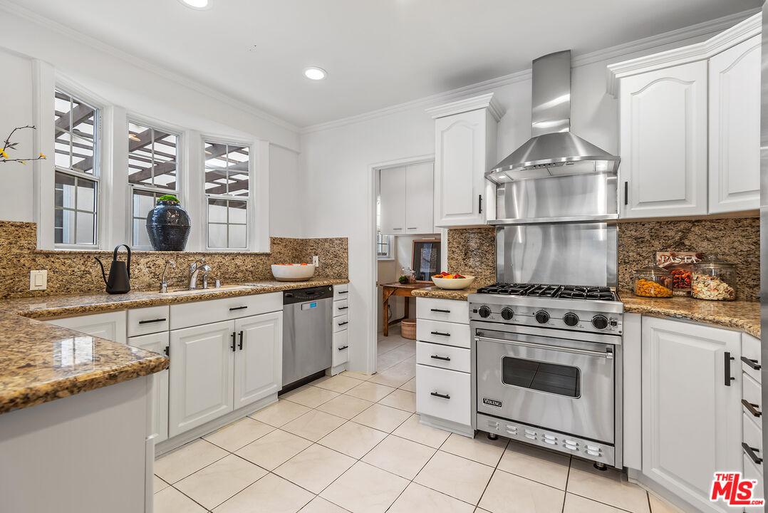128 S Hamel Dr