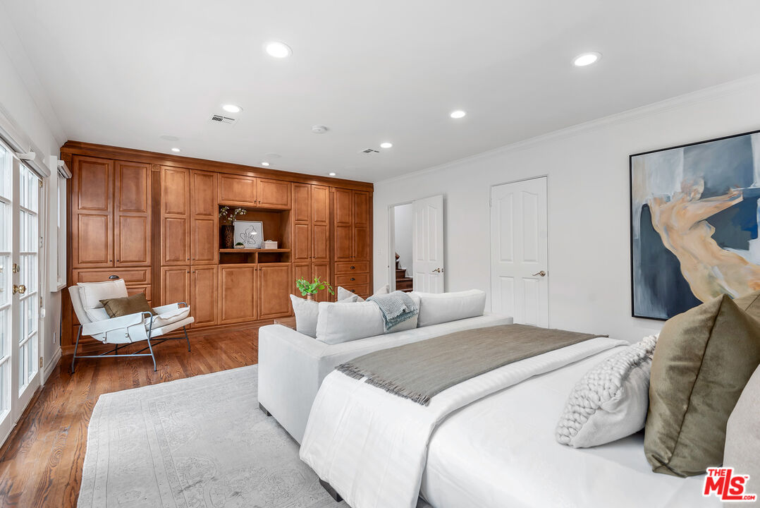 128 S Hamel Dr