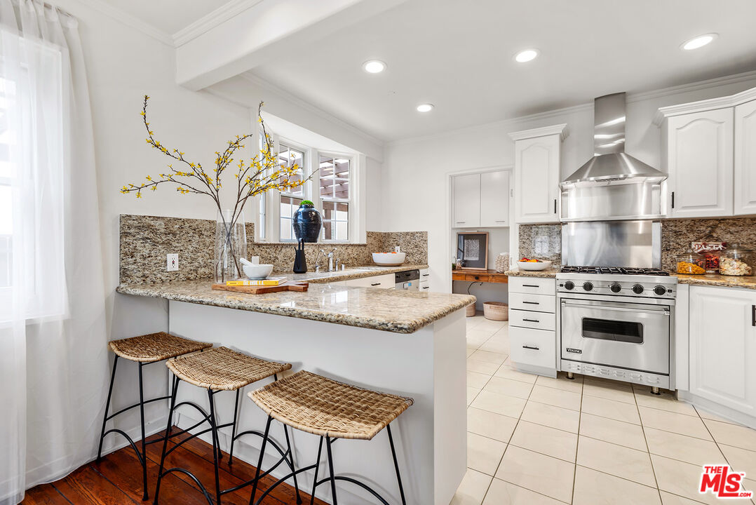 128 S Hamel Dr