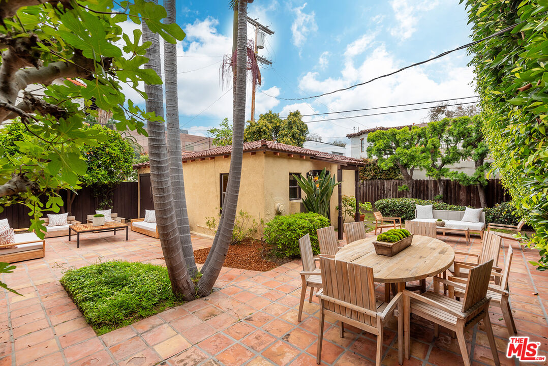 128 S Hamel Dr