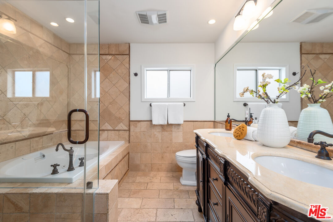 128 S Hamel Dr