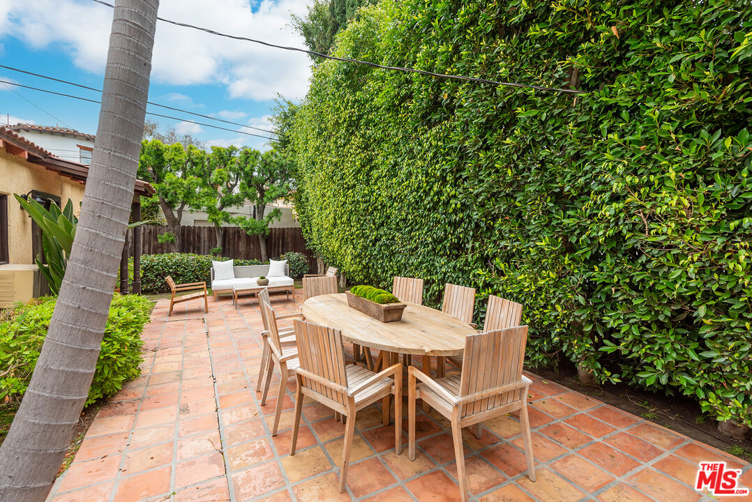 128 S Hamel Dr