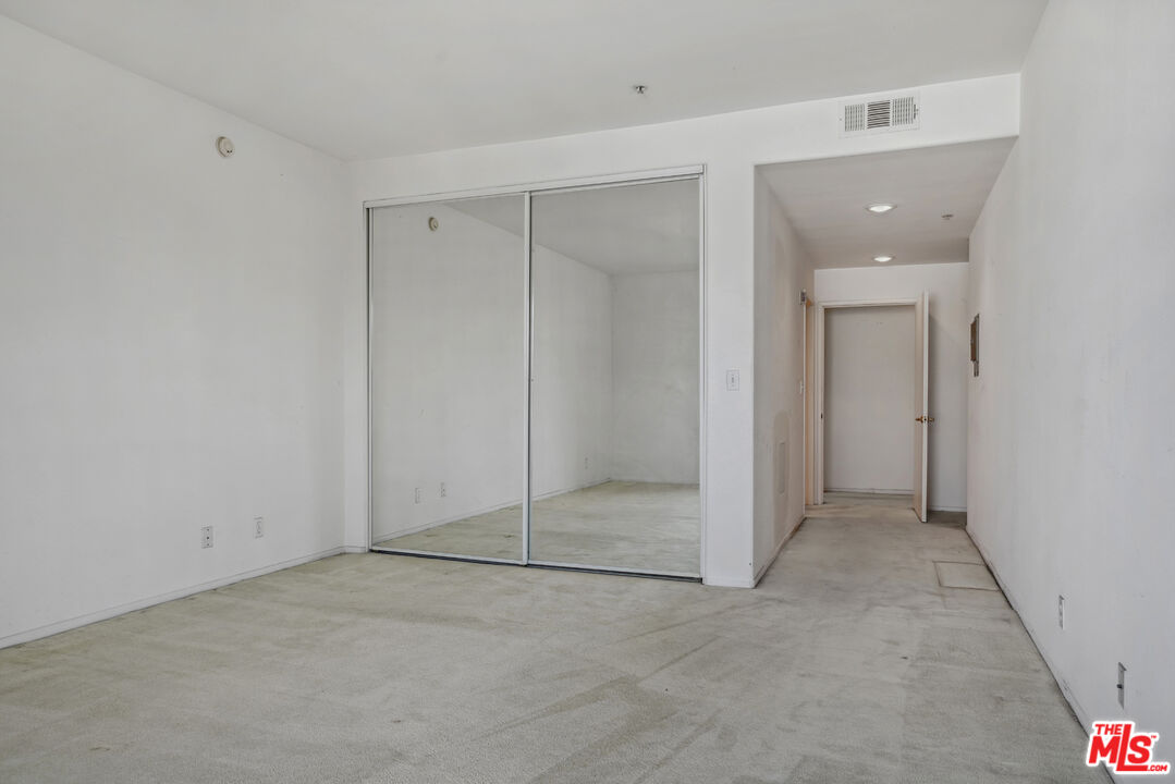 333 Westminster Ave Unit: 406