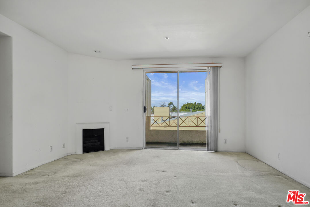 333 Westminster Ave Unit: 406