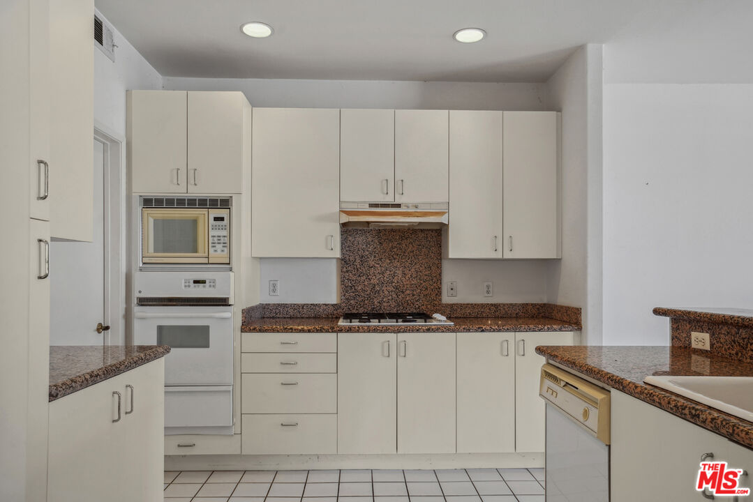 333 Westminster Ave Unit: 406