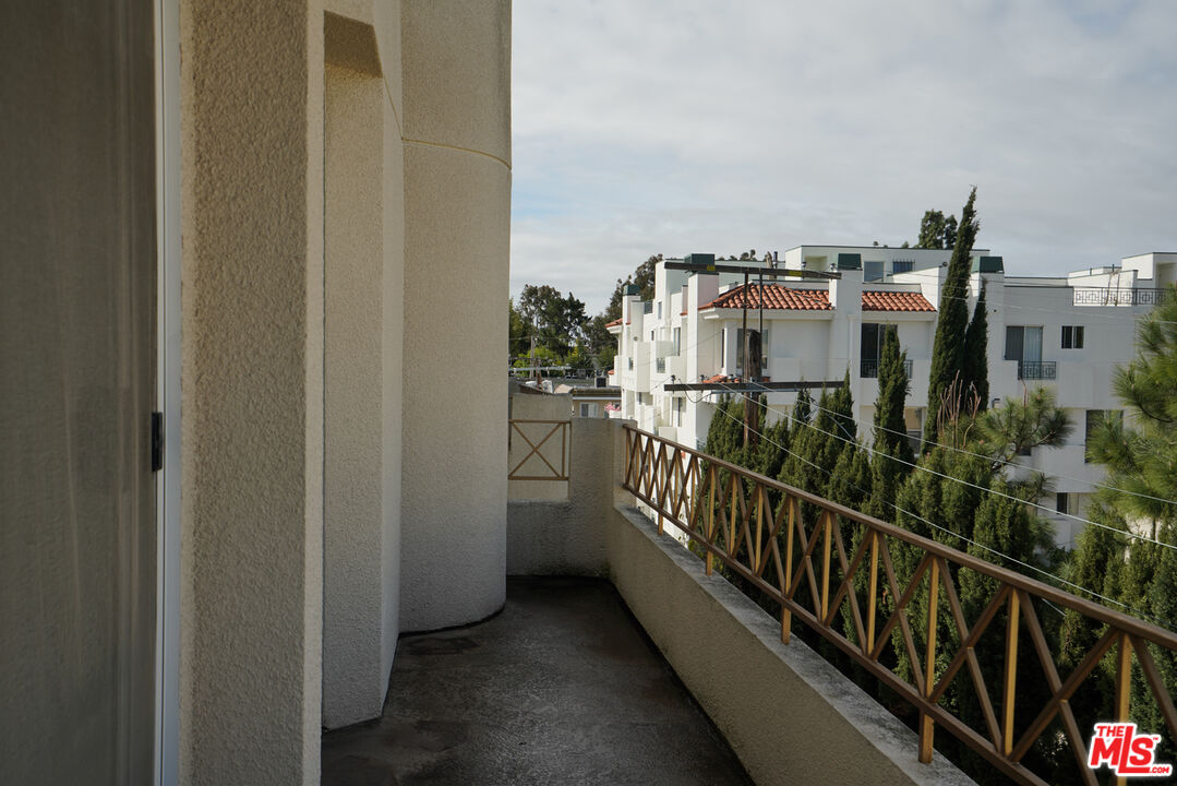 333 Westminster Ave Unit: 406