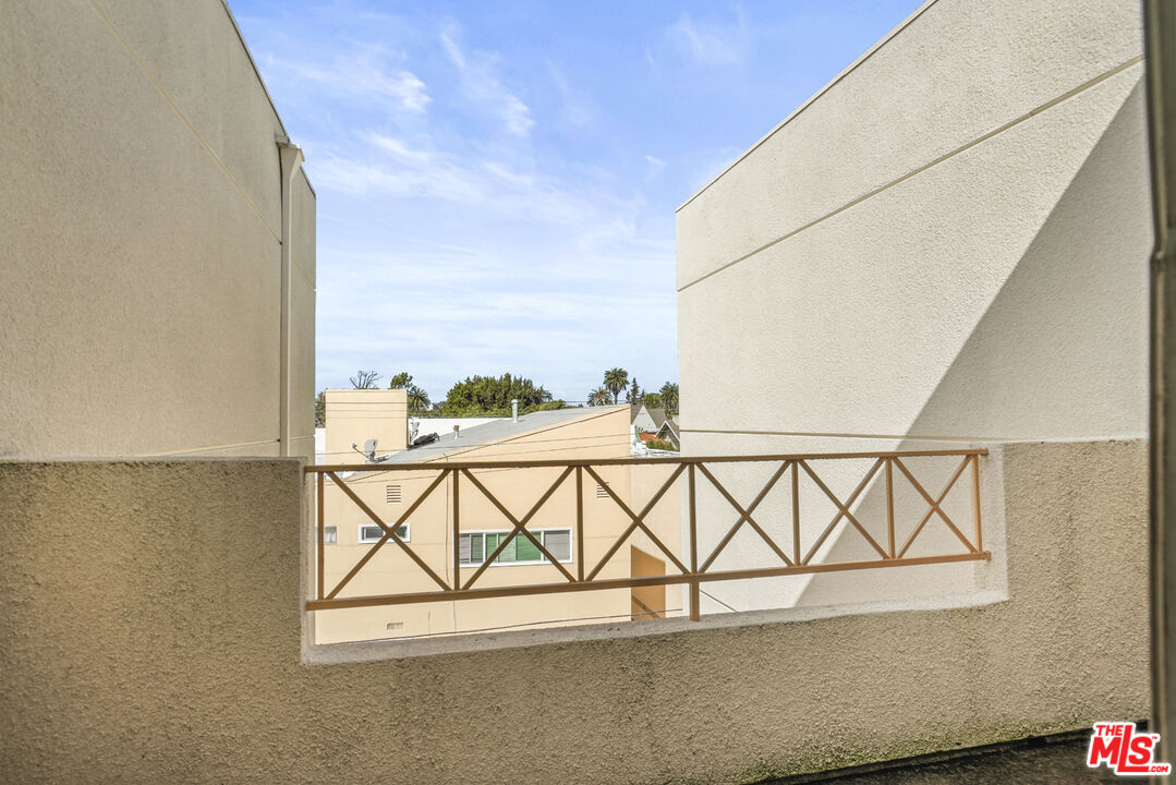 333 Westminster Ave Unit: 406