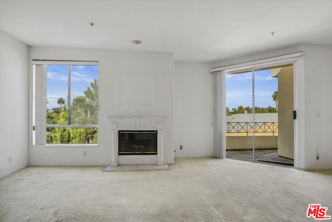 333 Westminster Ave Unit: 406