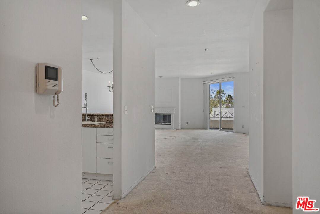 333 Westminster Ave Unit: 406