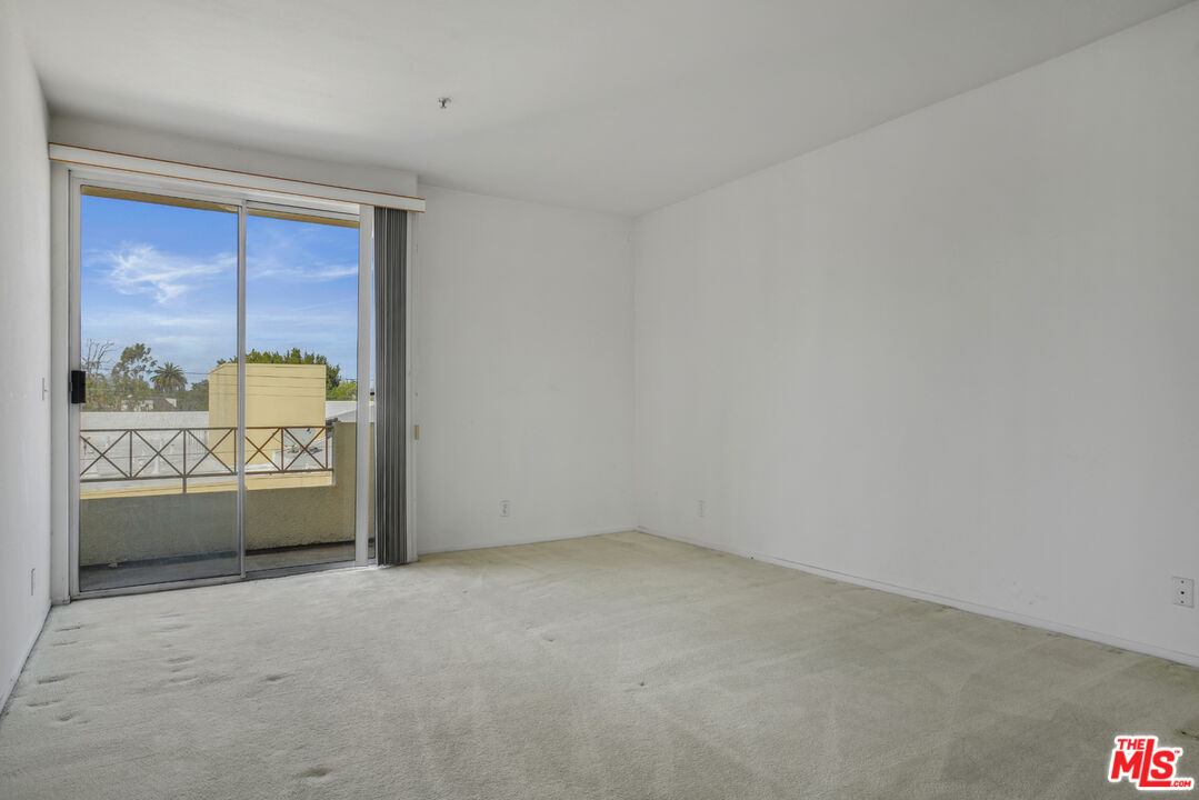 333 Westminster Ave Unit: 406