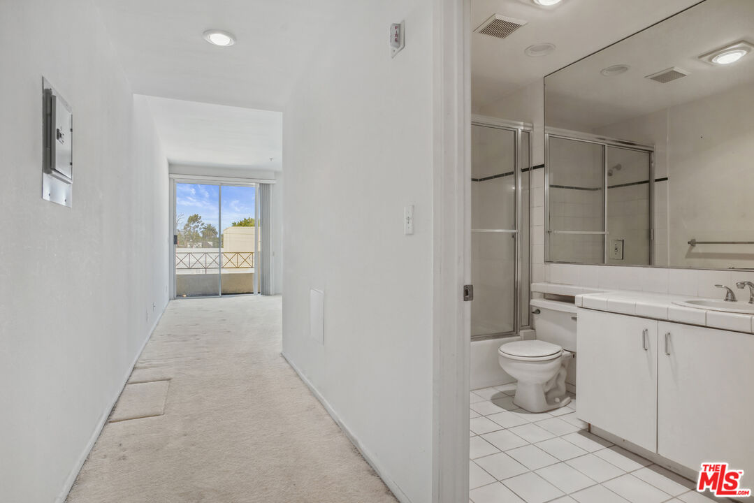 333 Westminster Ave Unit: 406