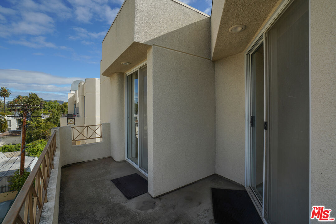 333 Westminster Ave Unit: 406