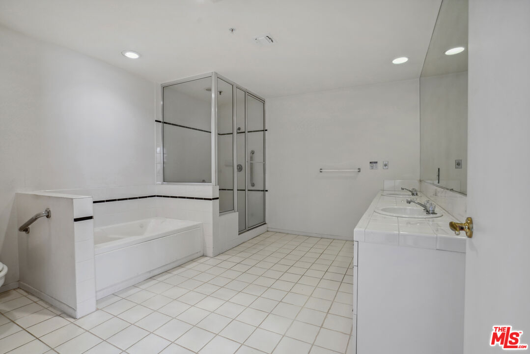 333 Westminster Ave Unit: 406