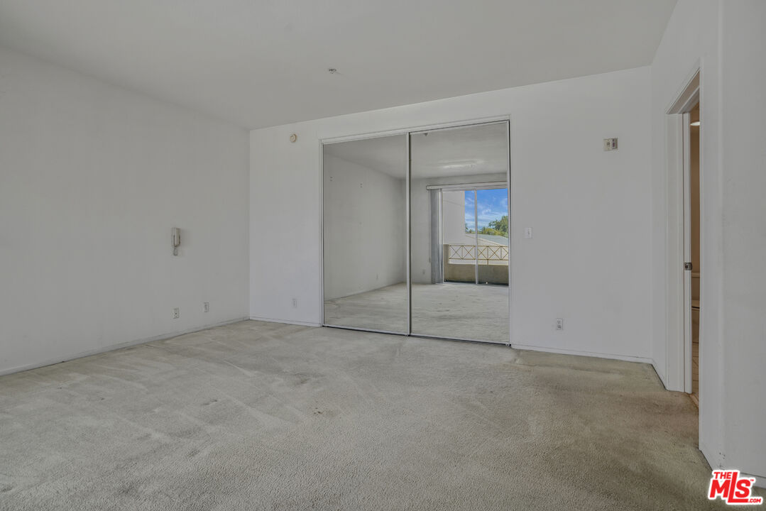 333 Westminster Ave Unit: 406