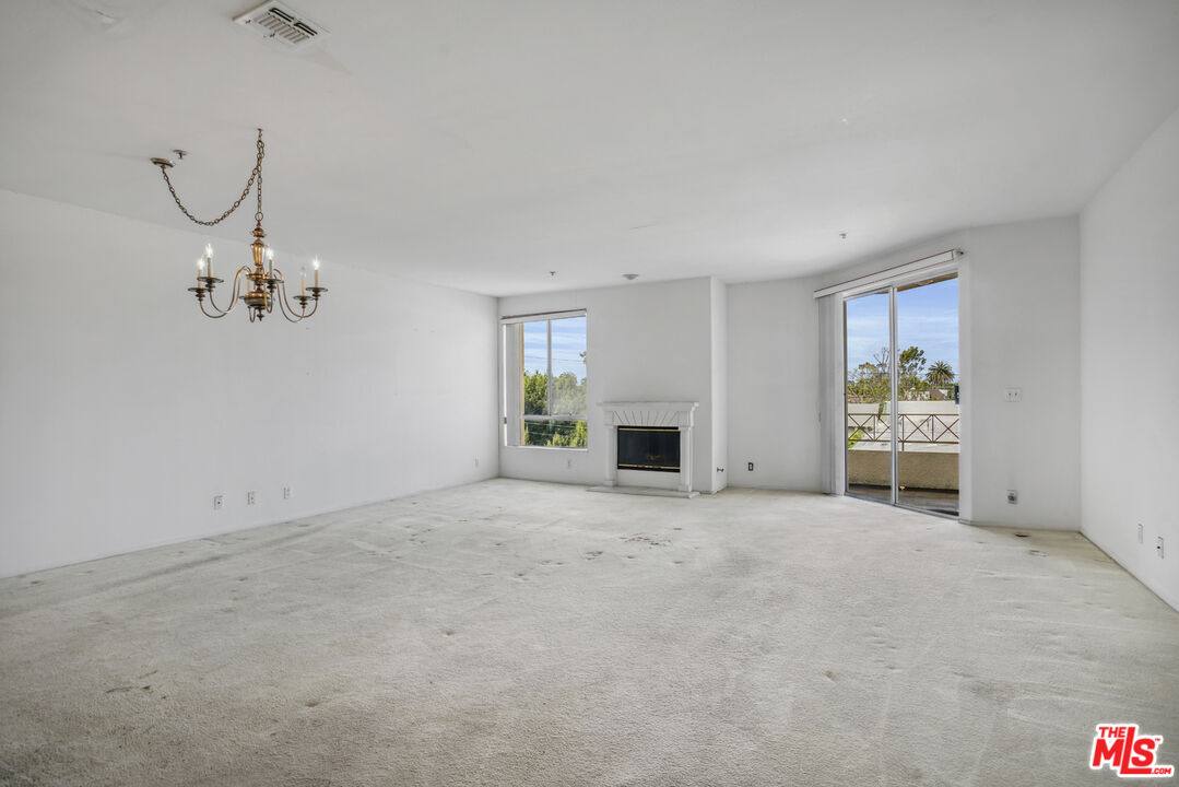 333 Westminster Ave Unit: 406