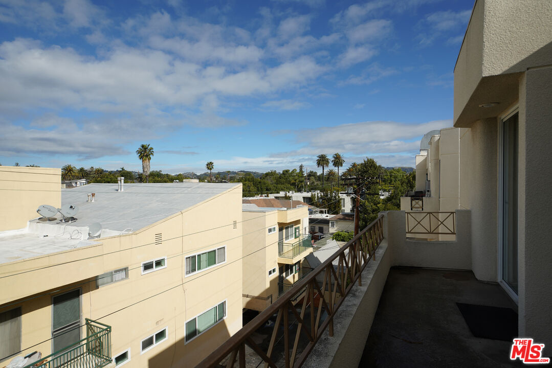 333 Westminster Ave Unit: 406