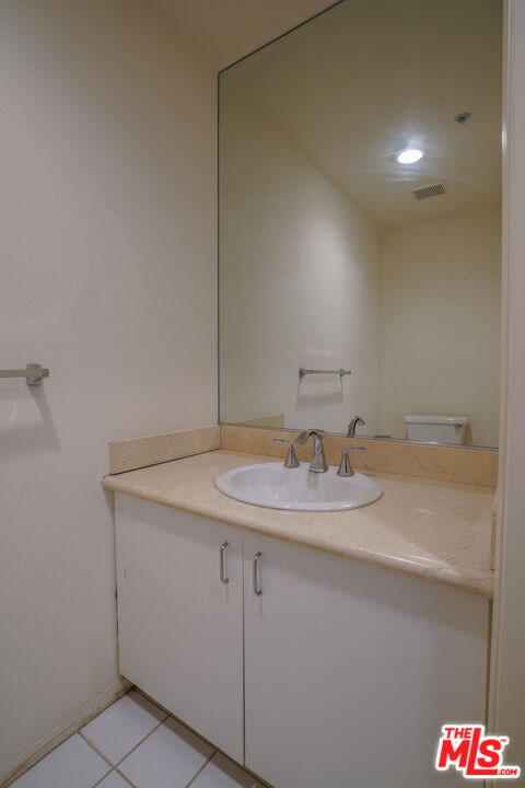 333 Westminster Ave Unit: 406