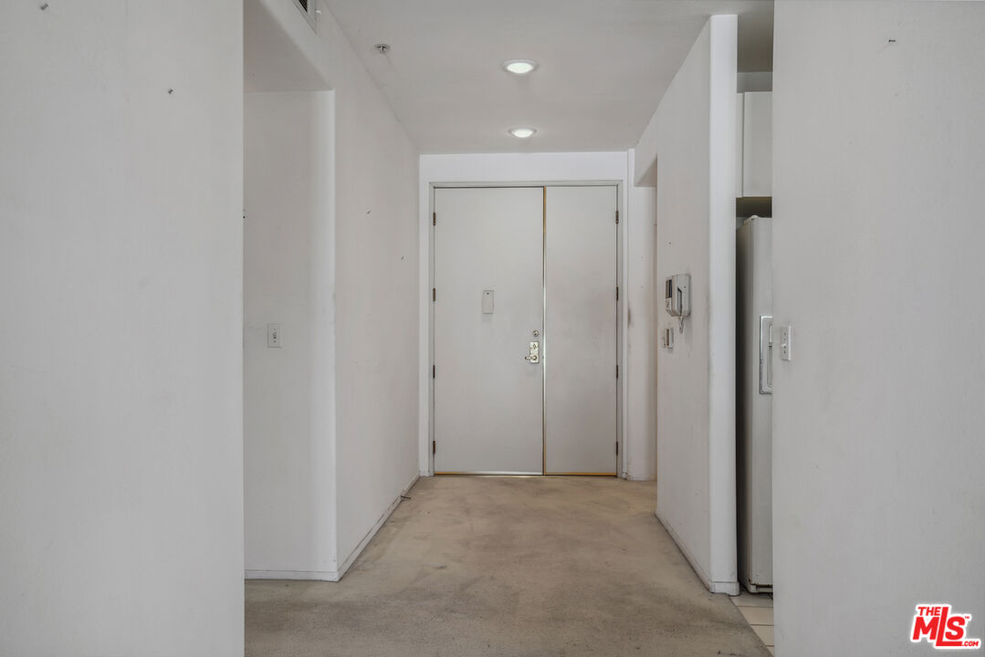 333 Westminster Ave Unit: 406