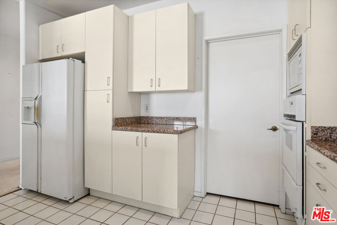 333 Westminster Ave Unit: 406