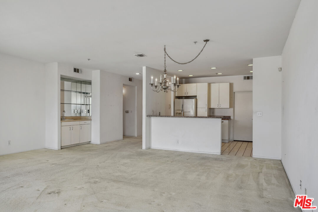 333 Westminster Ave Unit: 406