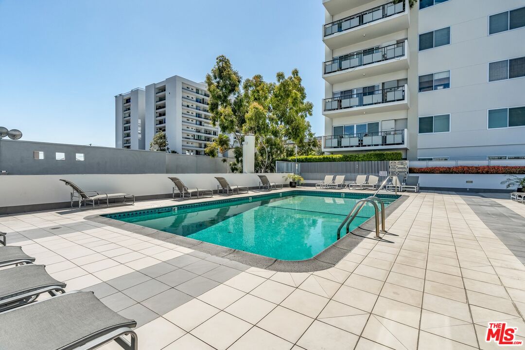 1155 N La Cienega Blvd Unit: 411