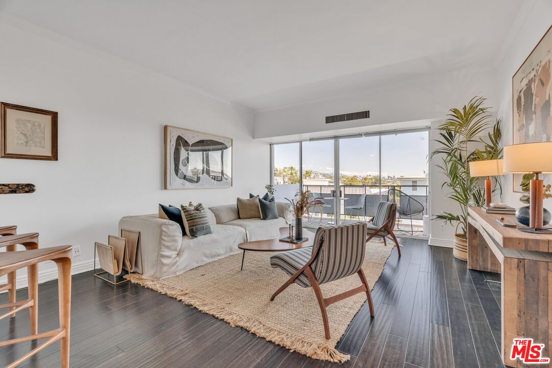 1155 N La Cienega Blvd Unit: 411