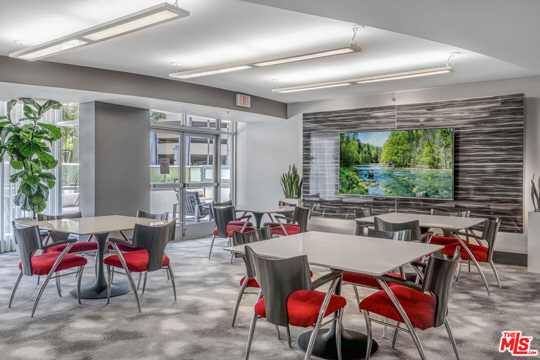 411 W Seaside Way Unit: 104