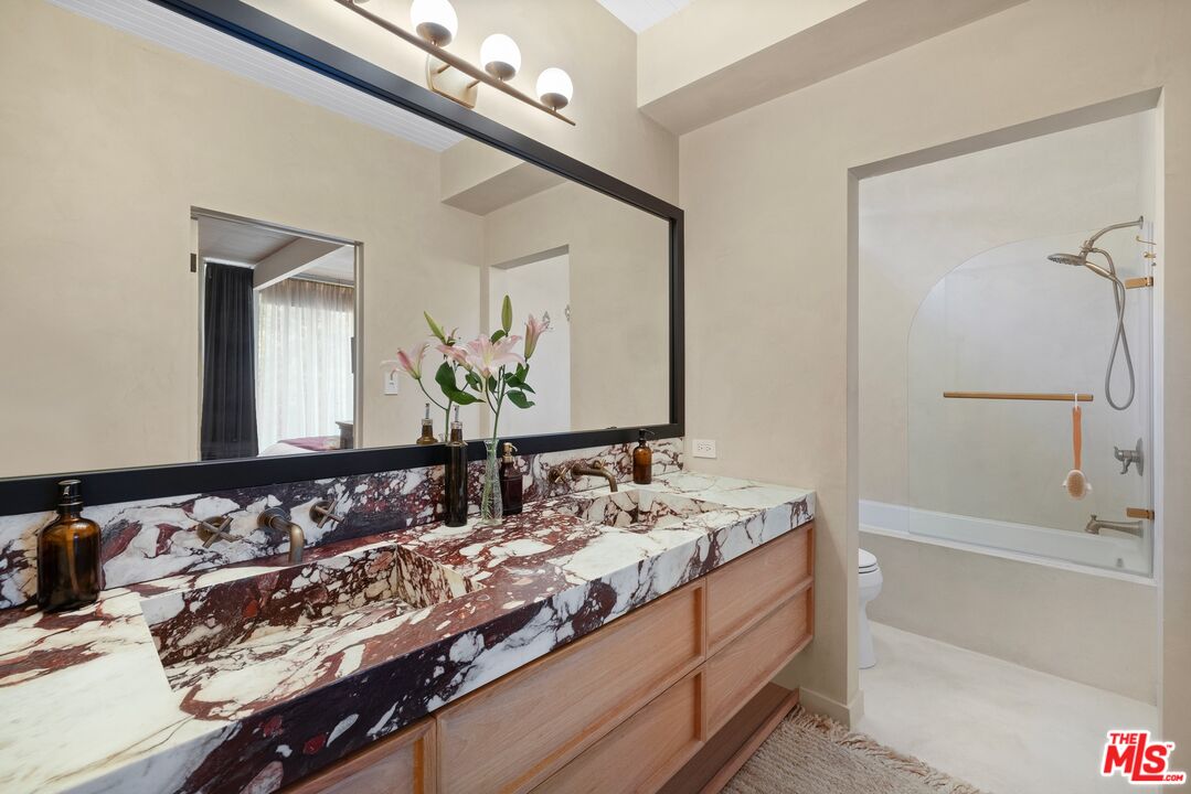 2061 Nichols Canyon Rd