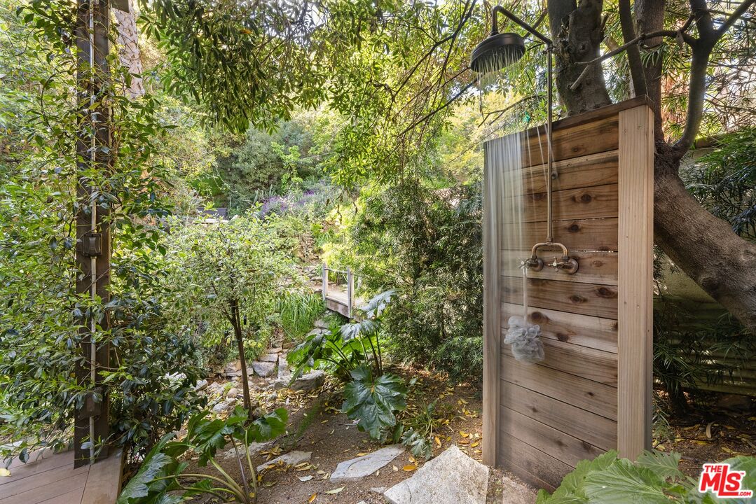 2061 Nichols Canyon Rd