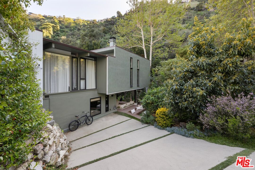 2061 Nichols Canyon Rd