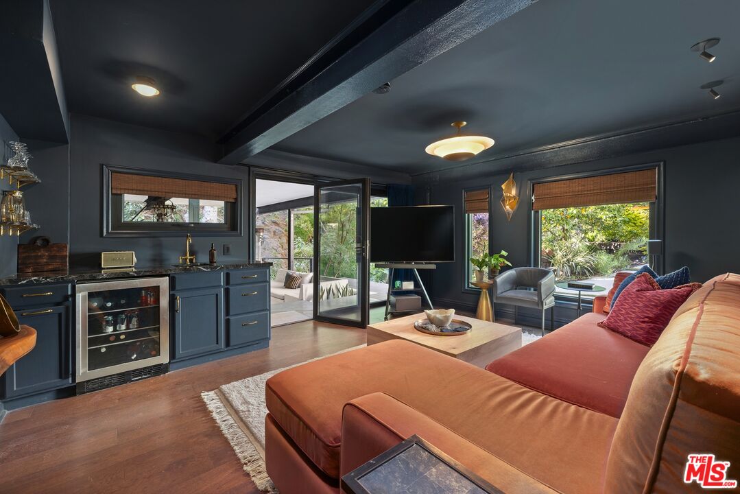 2061 Nichols Canyon Rd