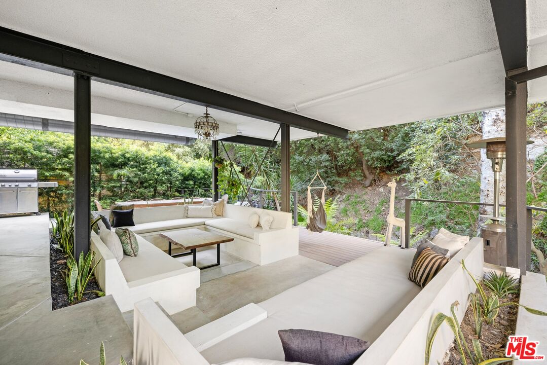 2061 Nichols Canyon Rd