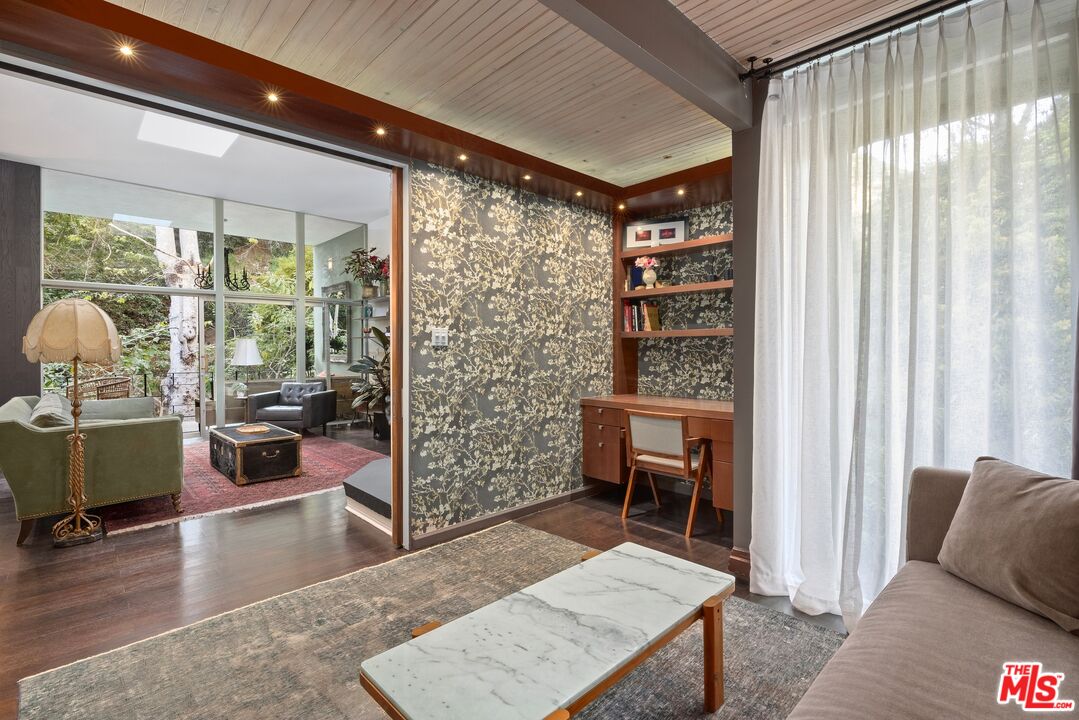 2061 Nichols Canyon Rd