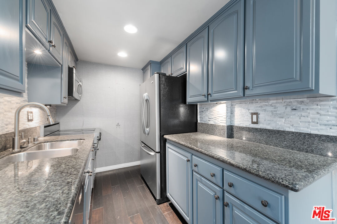 1131 ALTA LOMA RD Unit: 317