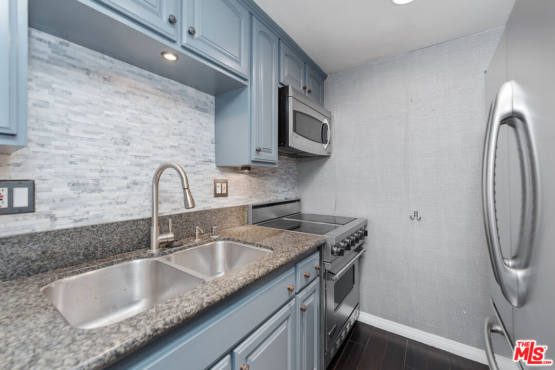 1131 ALTA LOMA RD Unit: 317