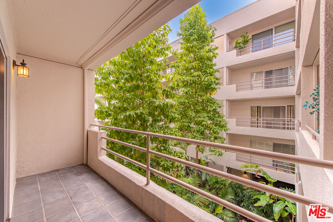 1131 ALTA LOMA RD Unit: 317