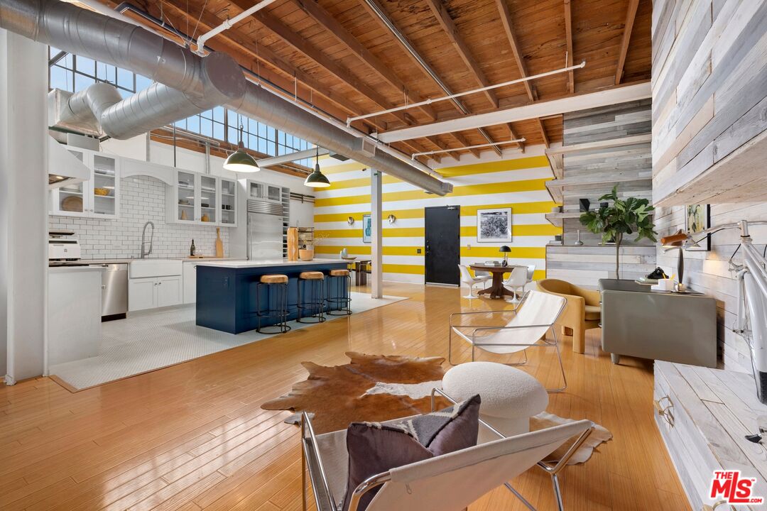 500 Molino St Unit: 307