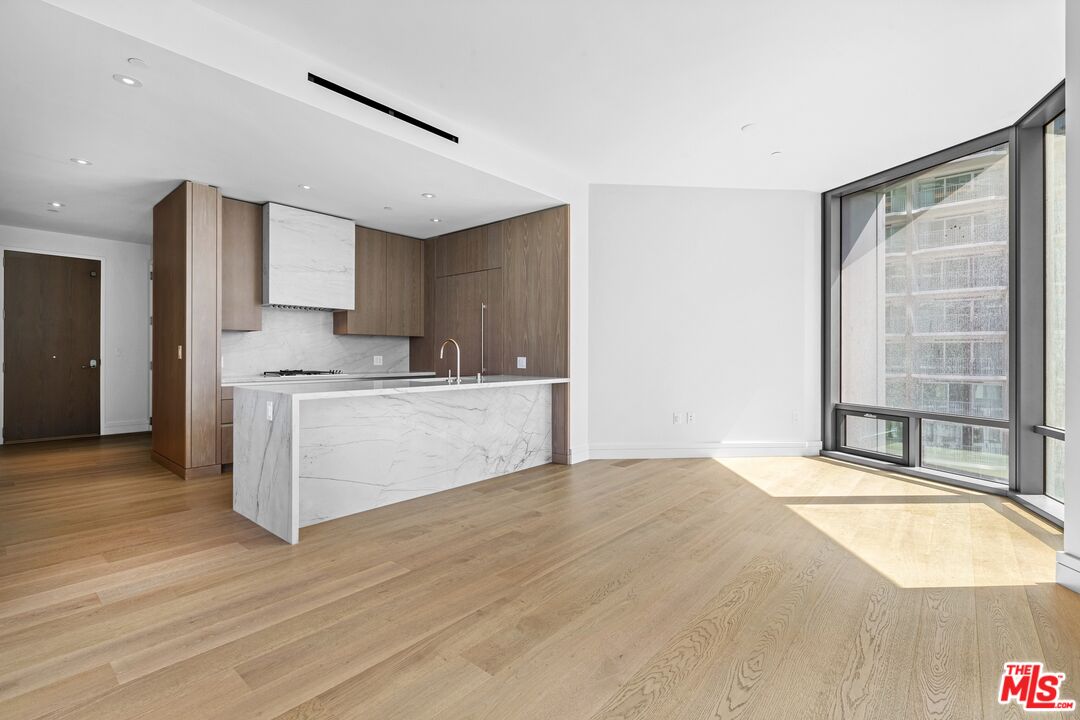 211 Elm Court Unit: 3B