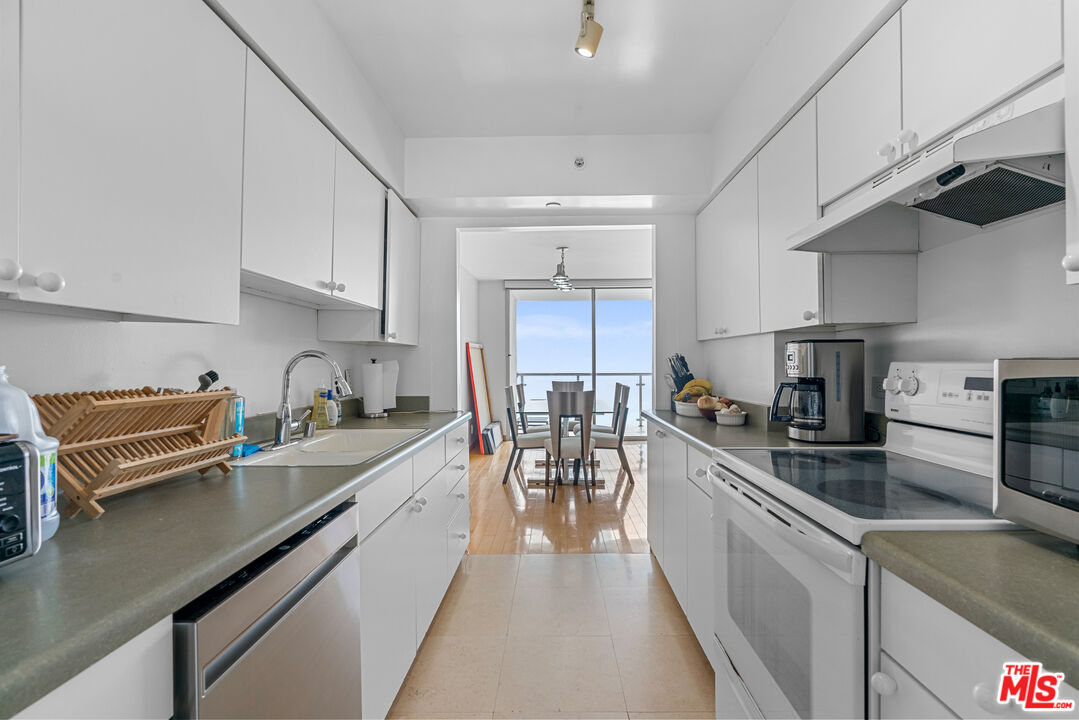 201 Ocean Ave Unit: 1803B