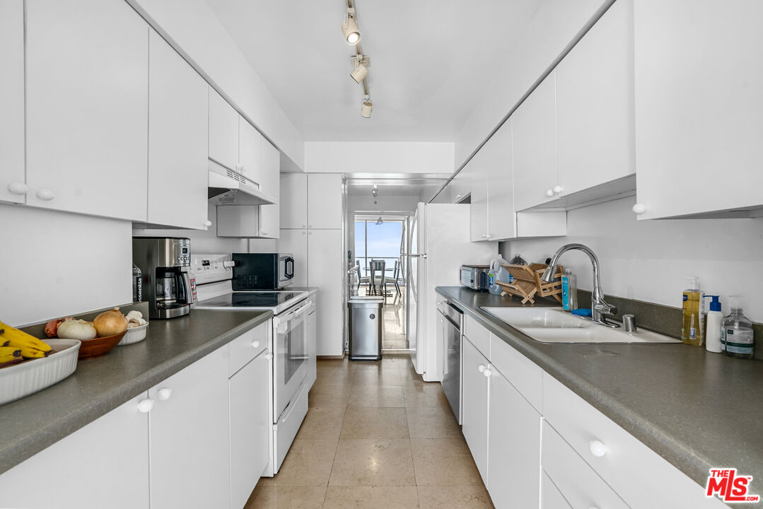 201 Ocean Ave Unit: 1803B