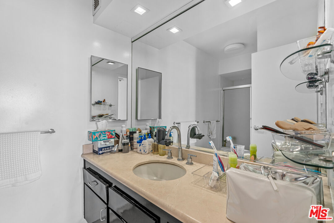 201 Ocean Ave Unit: 1803B