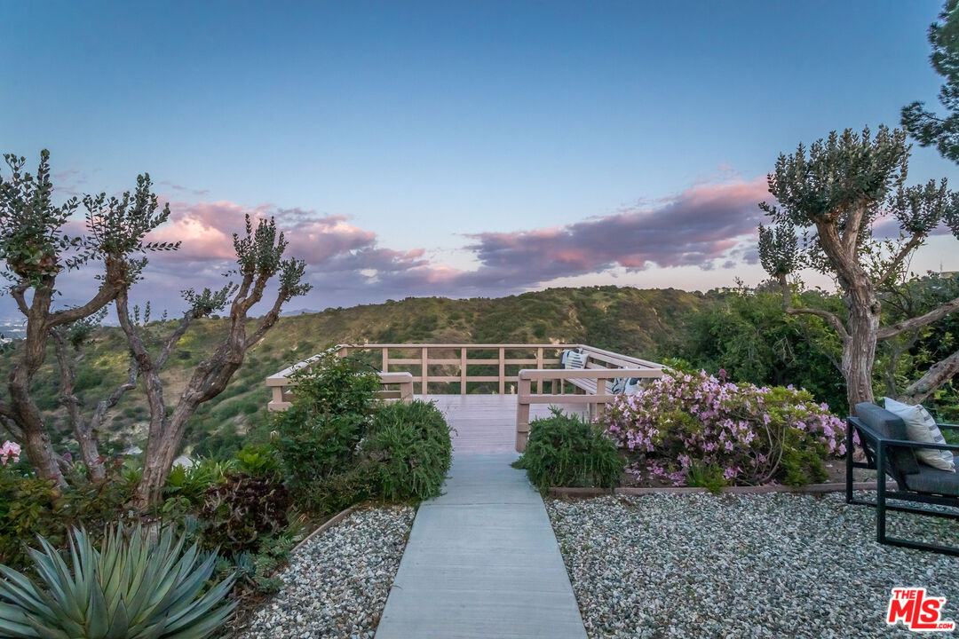 3700 Beverly Ridge Dr