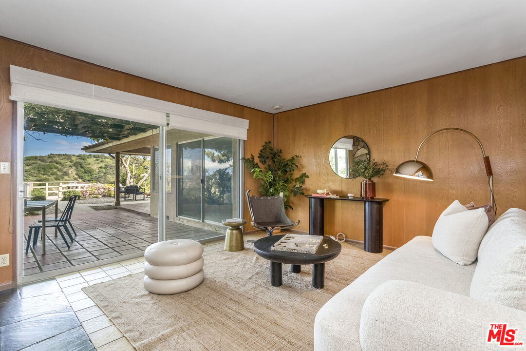 3700 Beverly Ridge Dr