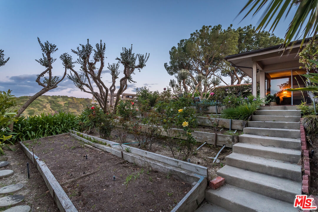 3700 Beverly Ridge Dr