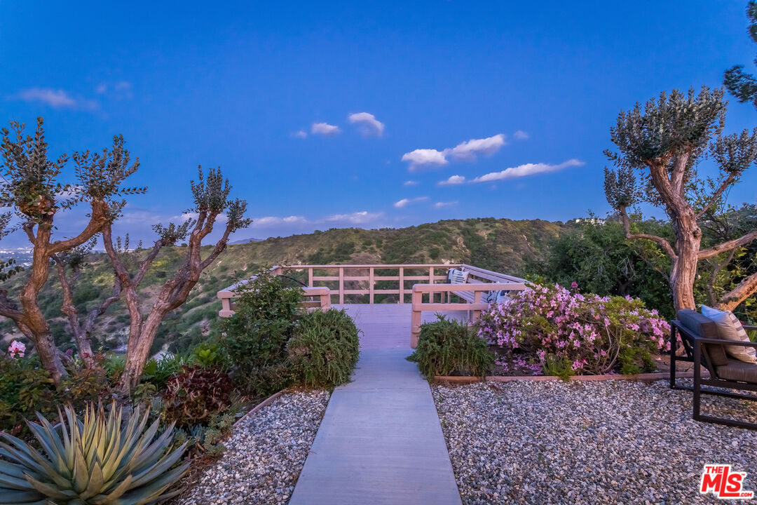 3700 Beverly Ridge Dr